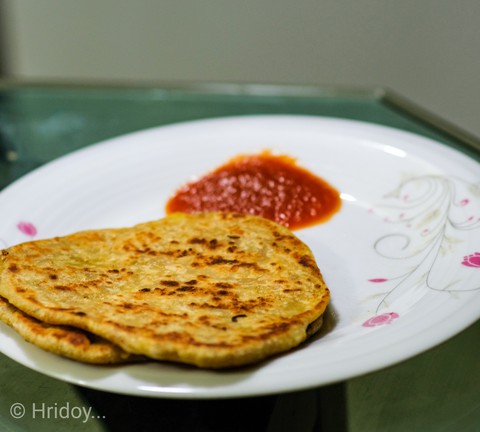 আলু পরোটা।