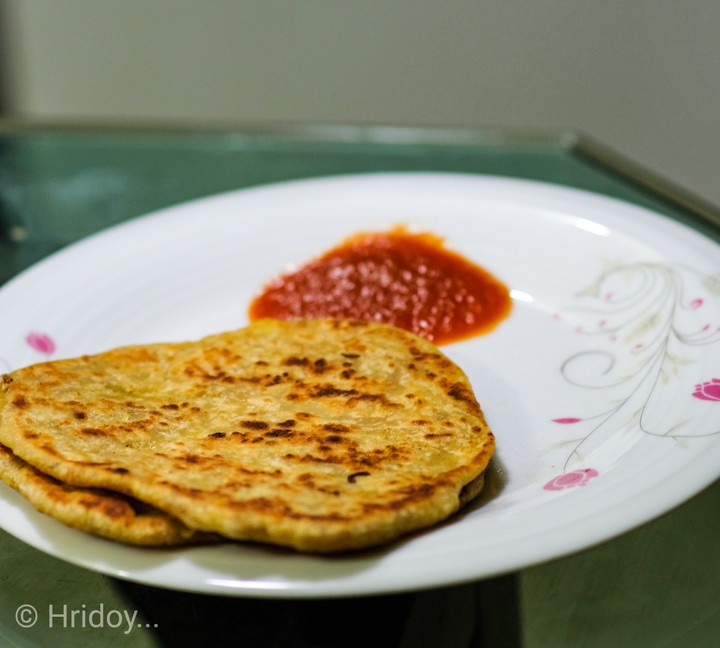 আলু পরোটা।