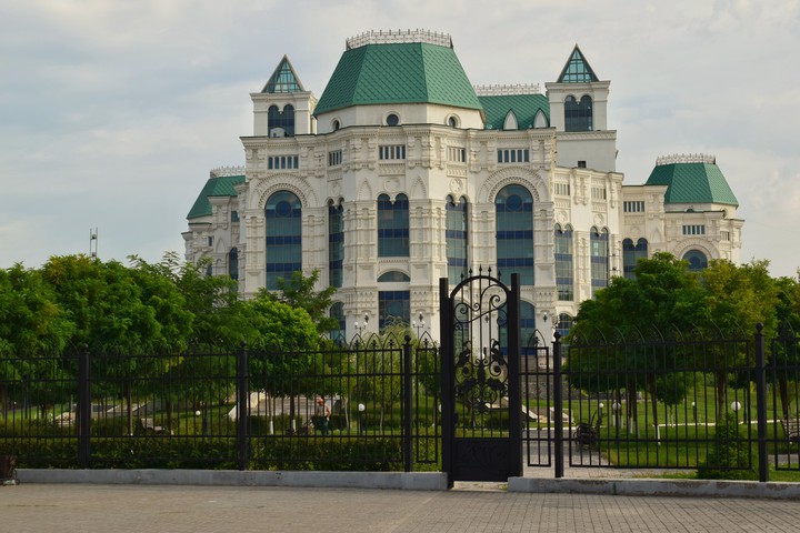 Астрахань; Оперный театр