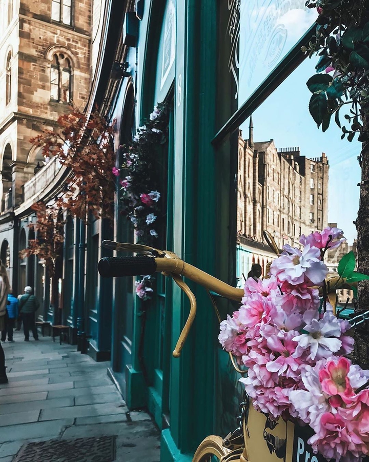 hi from Victoria street in Edinburgh