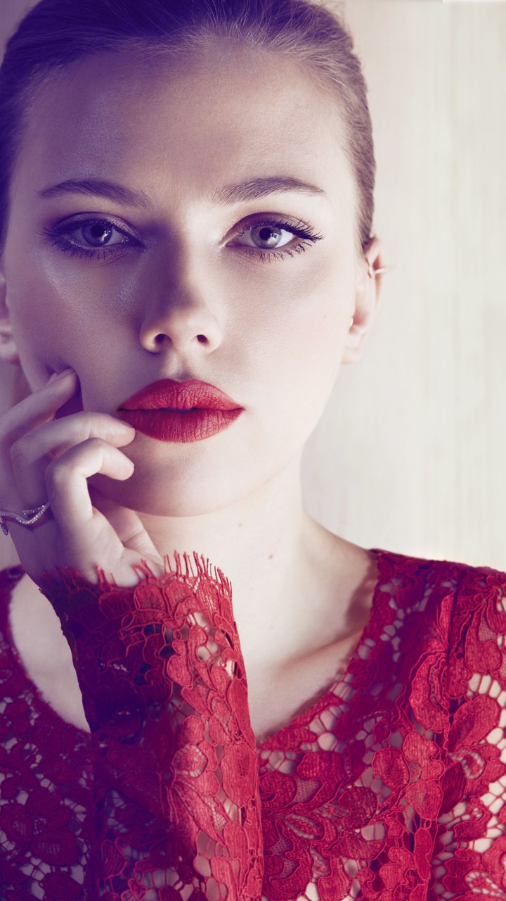 scarlett in red ❤️