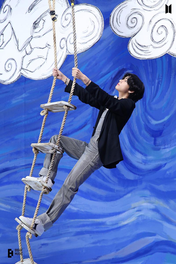 BTS V