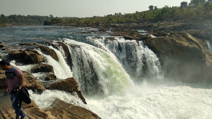 Dhuandhar Falls