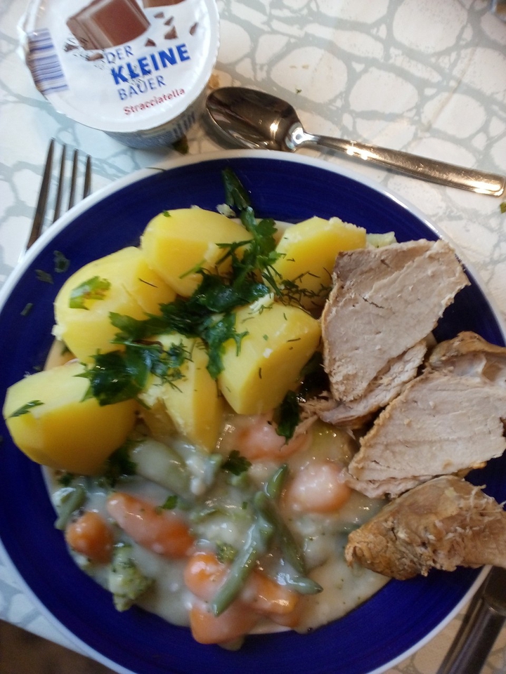 Schweinebraten mit michgemüse und Kartoffeln.❤