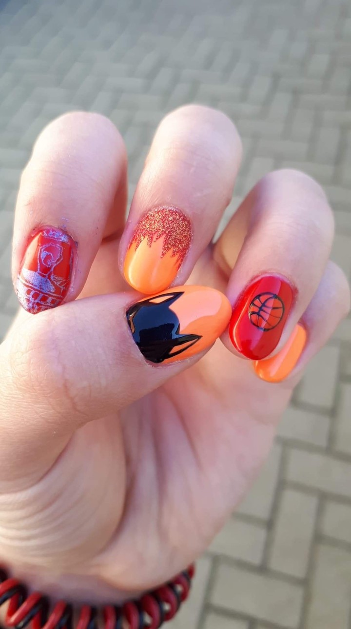 nails