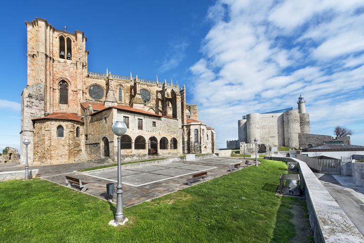 Iglesia y Faro