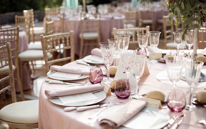 Setting table