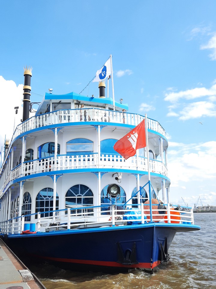 Passagier Schiff beim Hamburger Hafen