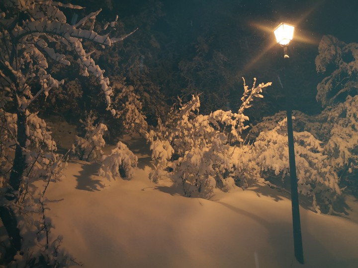 snow un the night