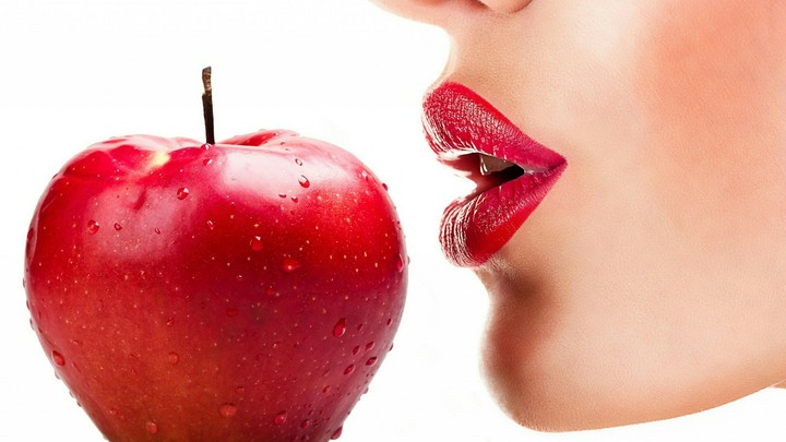 REd apple