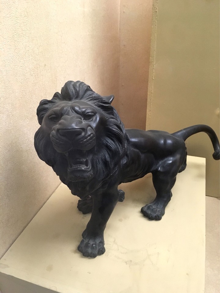 ANTIQUE LION