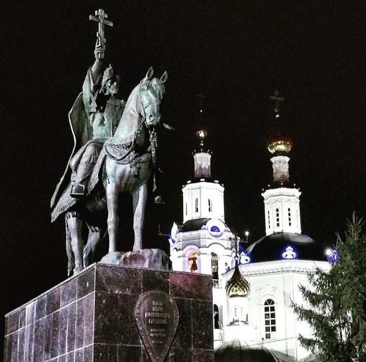 памятник Иван Грозный