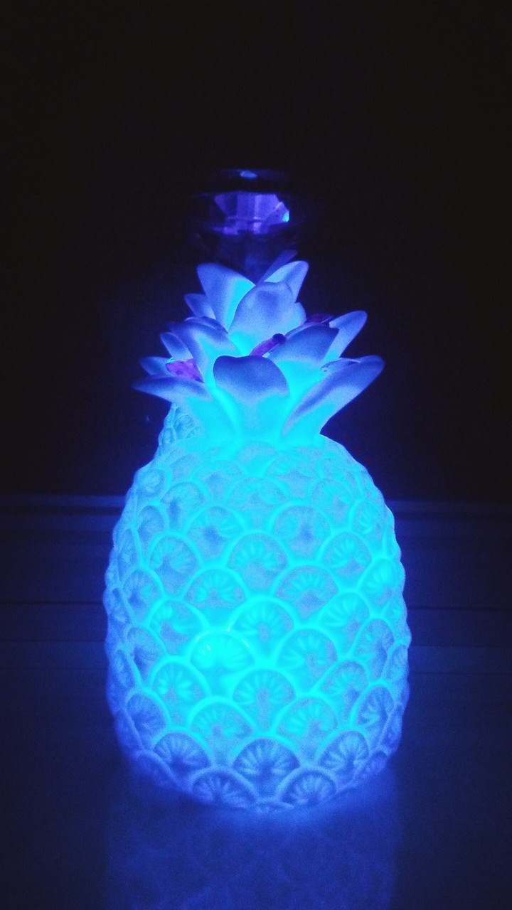 Piña fosforescente