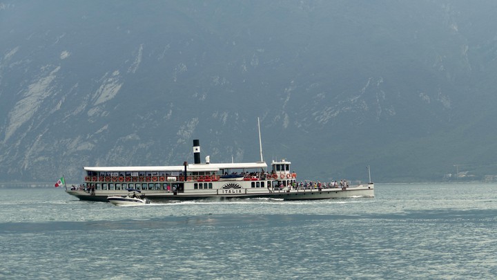 Dampfschiff auf dem Gardasee