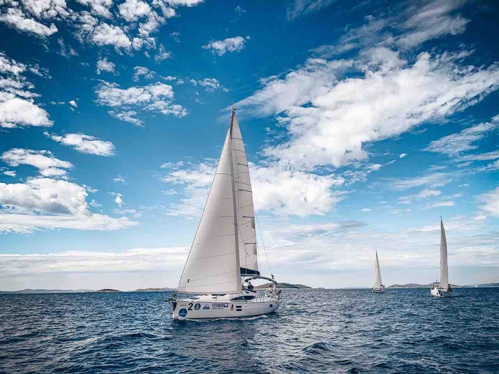 Корабли в море.
