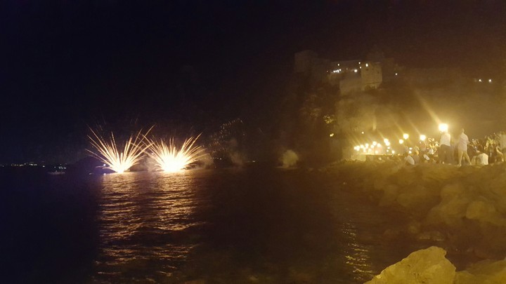 Fuochi in mare.