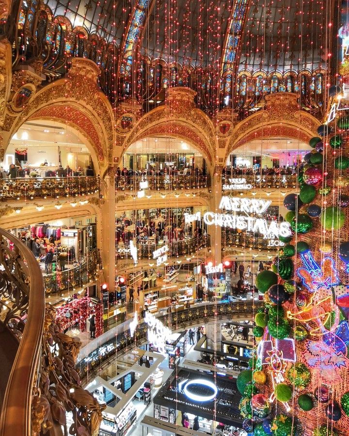 galeries lafayette at christmas