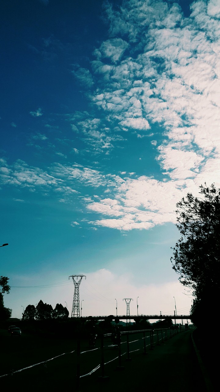 Flotting clouds