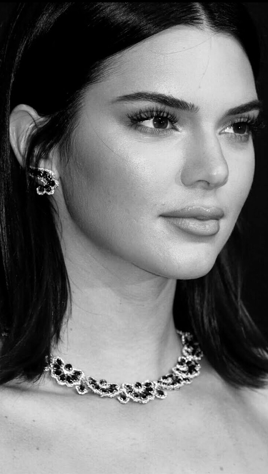 Kendall Jenner Bl&Wh