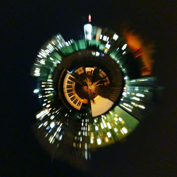 Город