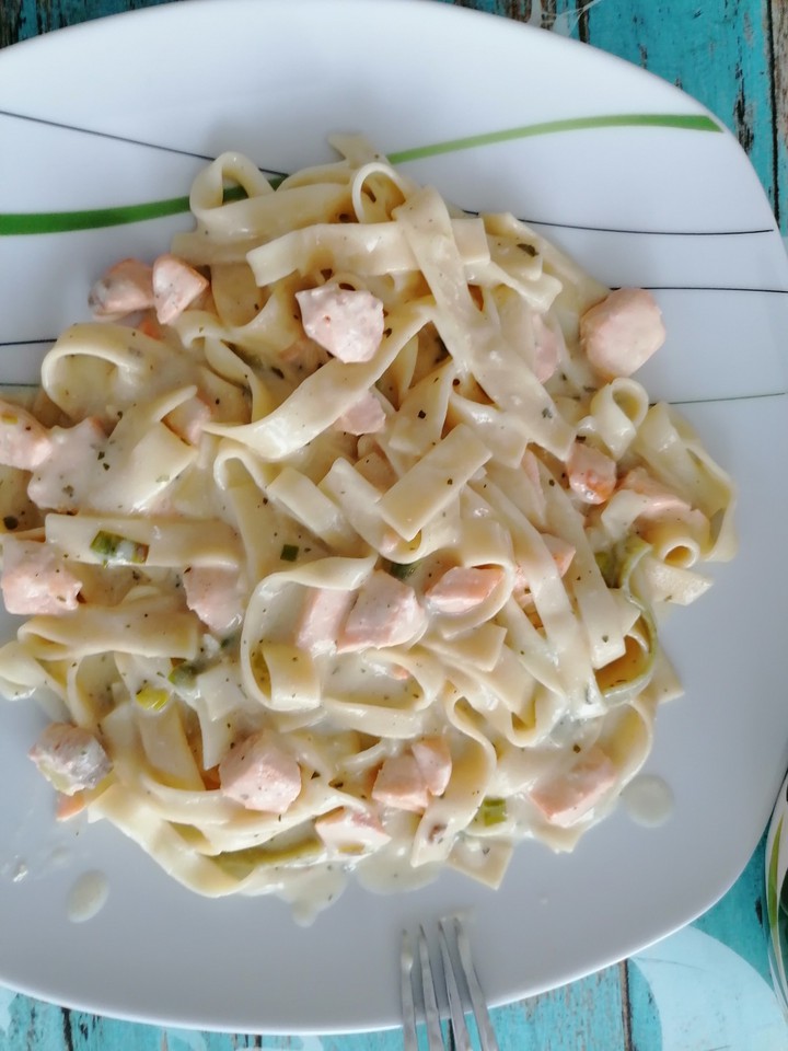 Lachsnudeln