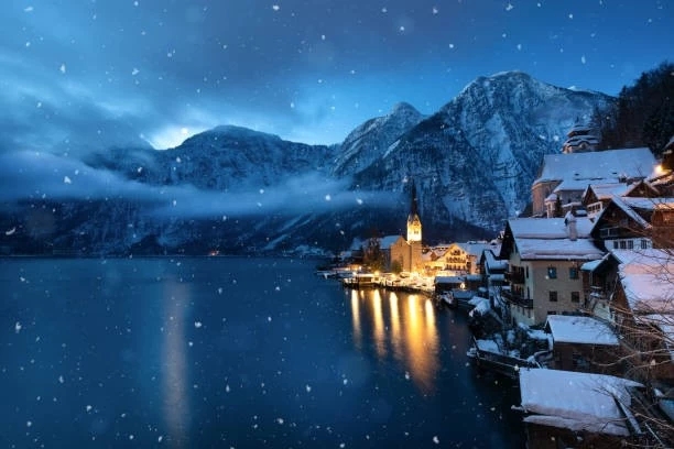 Hallstatt on a snowy night