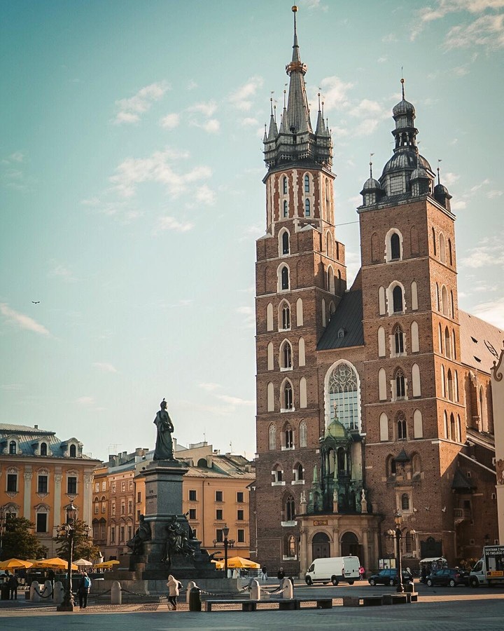Kraków, Poland •Axye~