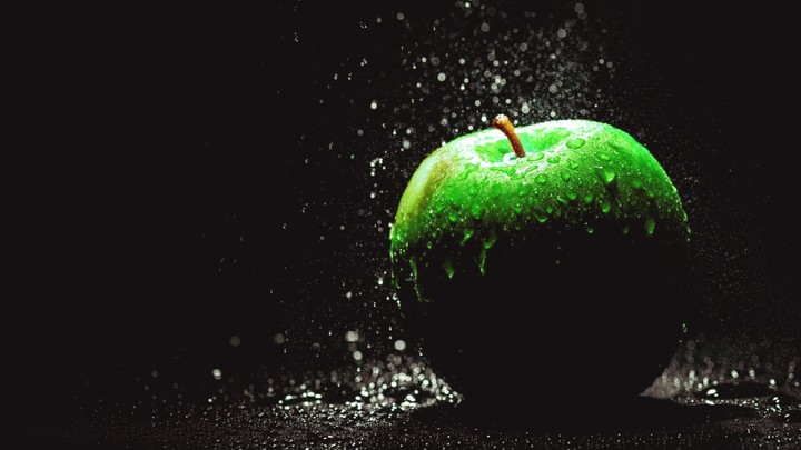 water drops on green apple