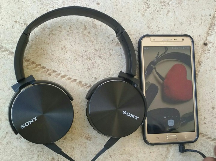 Headphone