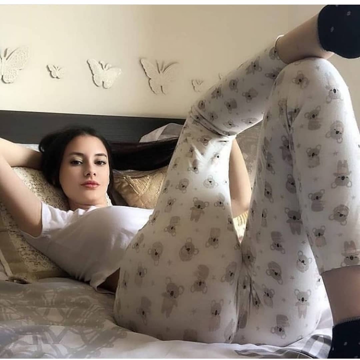 desi hot in yoga pants