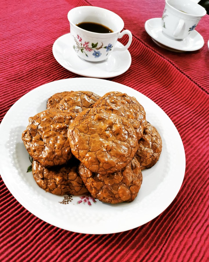 cup of coffee with brownie cookies