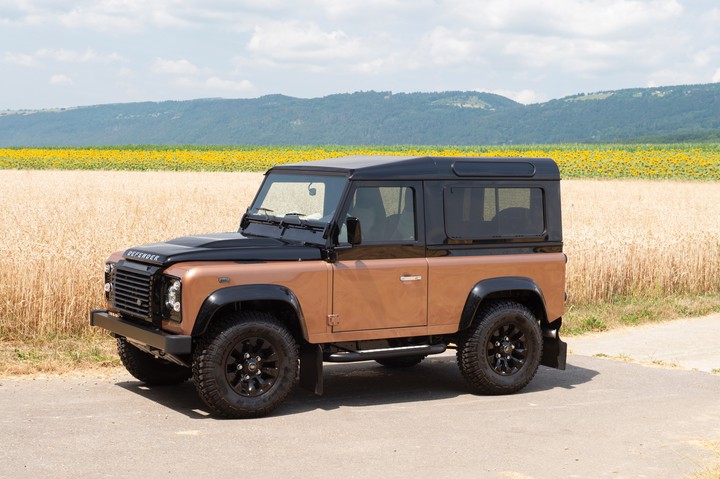 LAND ROVER DEFENDER