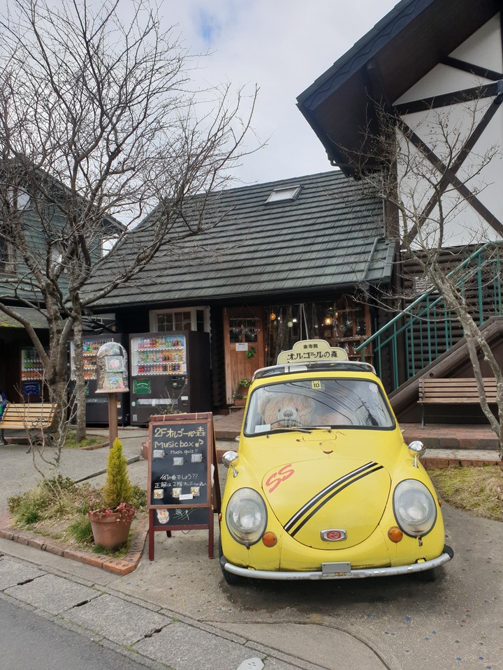 yellow car