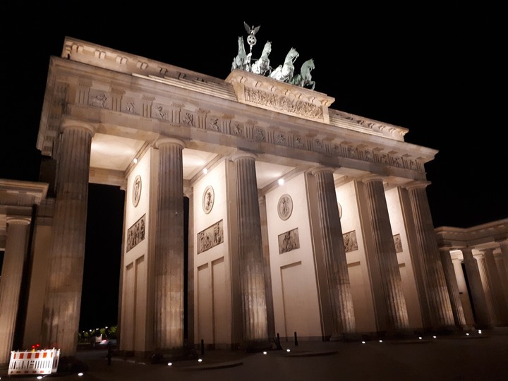 Brandenburger Tor Berlin by night