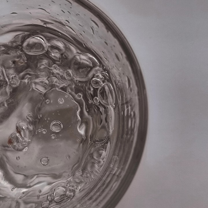 вода
