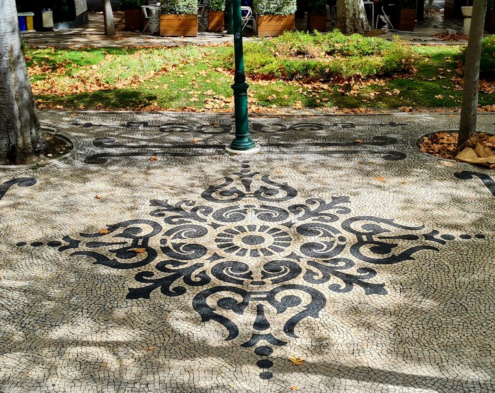 When you love looking under your feet... :) Viva Lisboa!