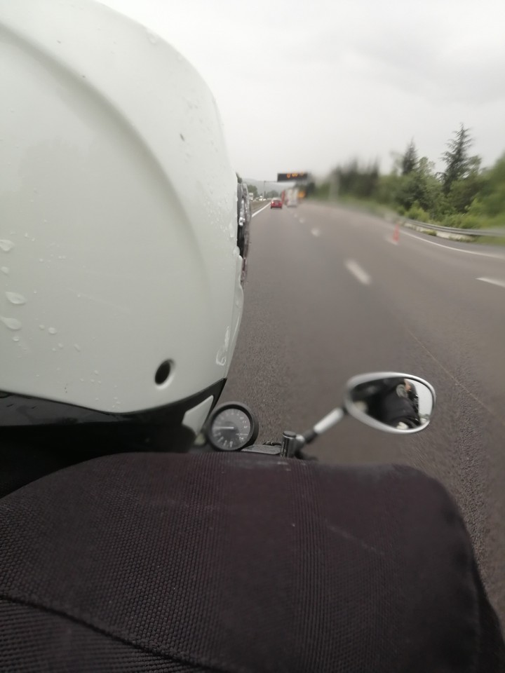 motard sur route