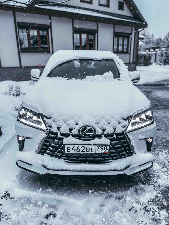 машина Lexus