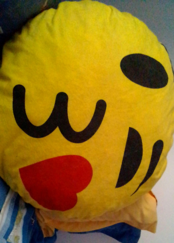 emojikiss