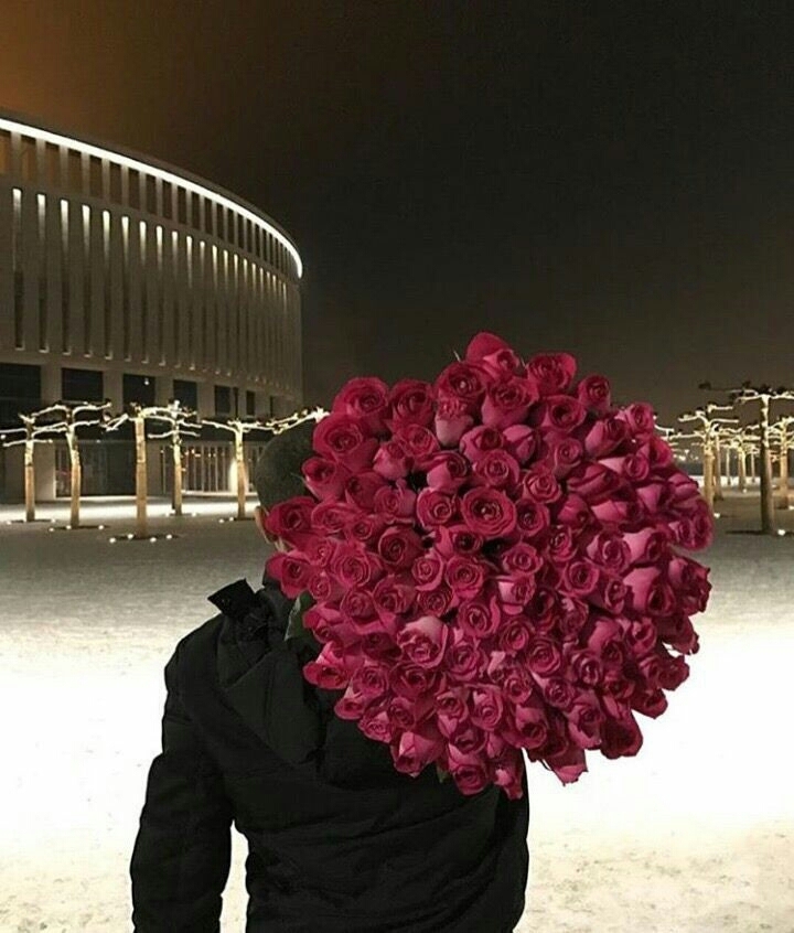 Розовые розы