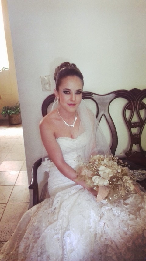 novia vestida de blanco y de sueños