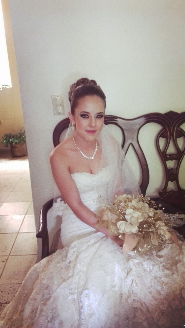 novia vestida de blanco y de sueños