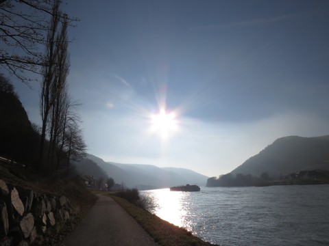 schiff mit sonne