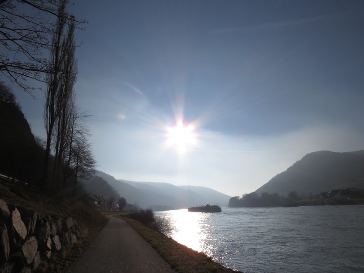 schiff mit sonne
