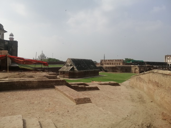 barood khana