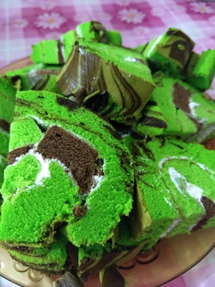Pandan roll cake