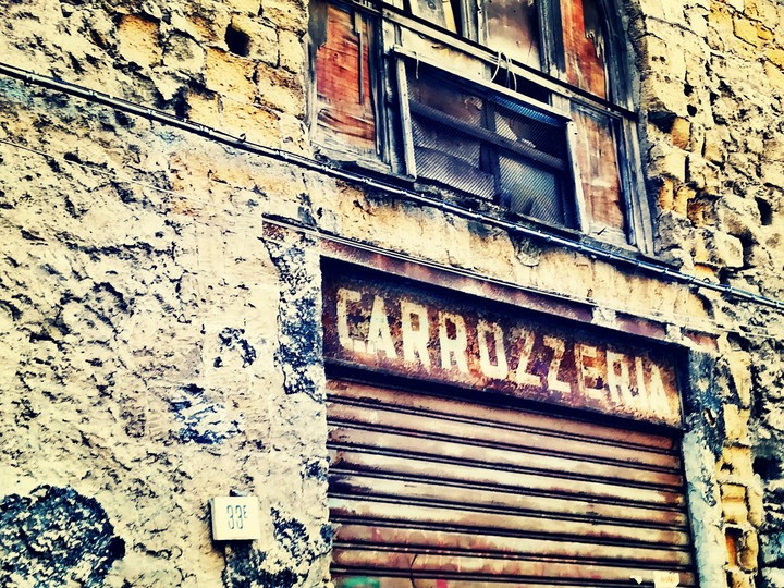 Una vecchia insegna #naples
