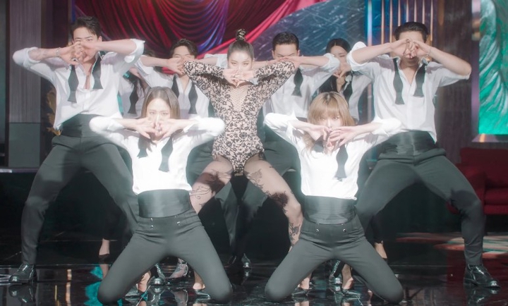 Korean singer Sunmi's tail album