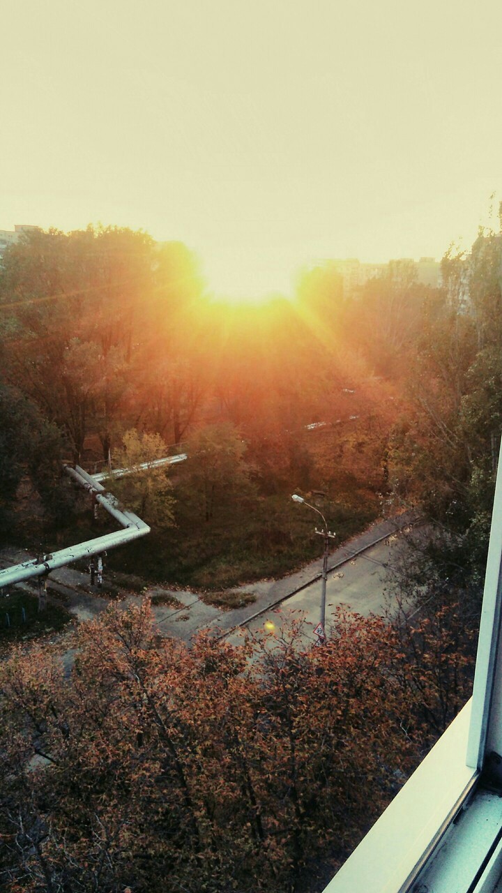 Осень. Очень красивый вид из окна.