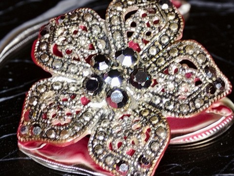 обои silver, brooch